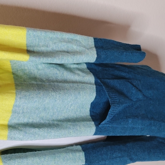 A new day Teal, yellow, and blue extra small - Picture 6 of 8